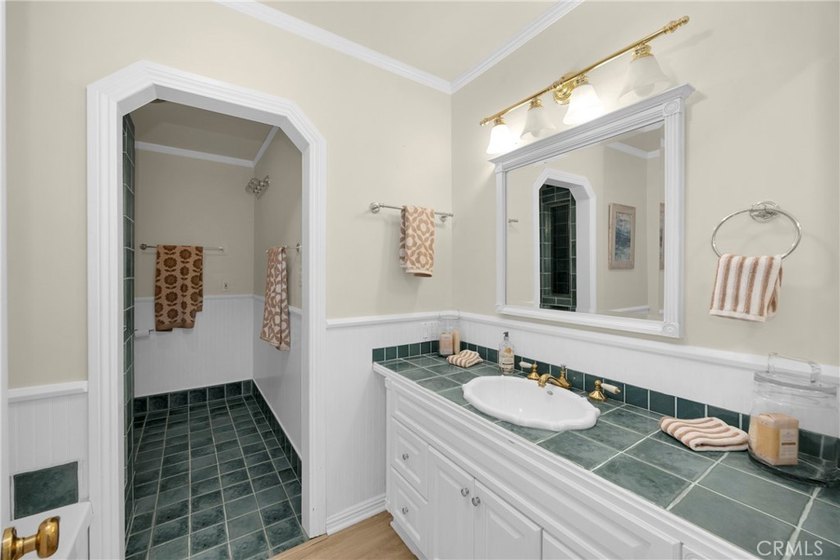 Welcome home to this charming 3-bedroom, 2-bath Artcraft Manor - photo 33