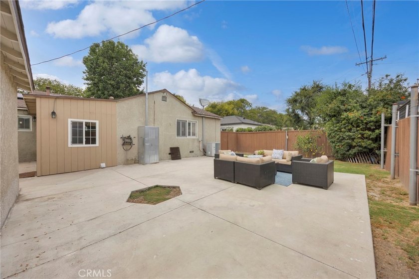 Welcome home to this charming 3-bedroom, 2-bath Artcraft Manor - photo 44