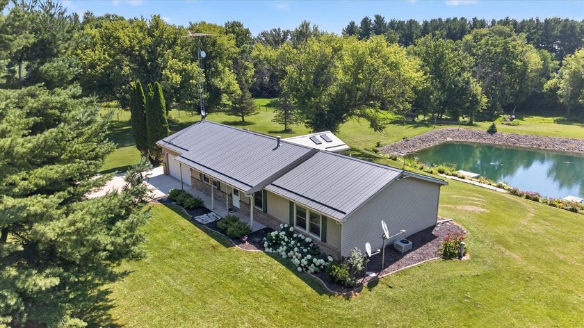 Welcome to your own private country retreat! Nestled on 5.15 - photo 4