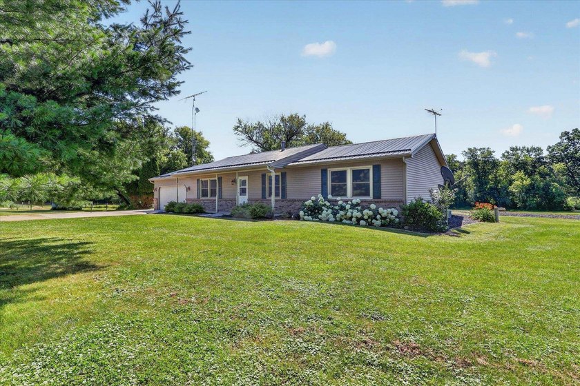 Welcome to your own private country retreat! Nestled on 5.15 - photo 8