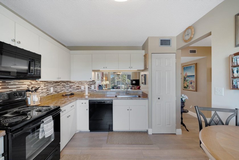 With Lake &amp; Golf views... this corner 3 bdrm, 2 bath condo in - photo 10