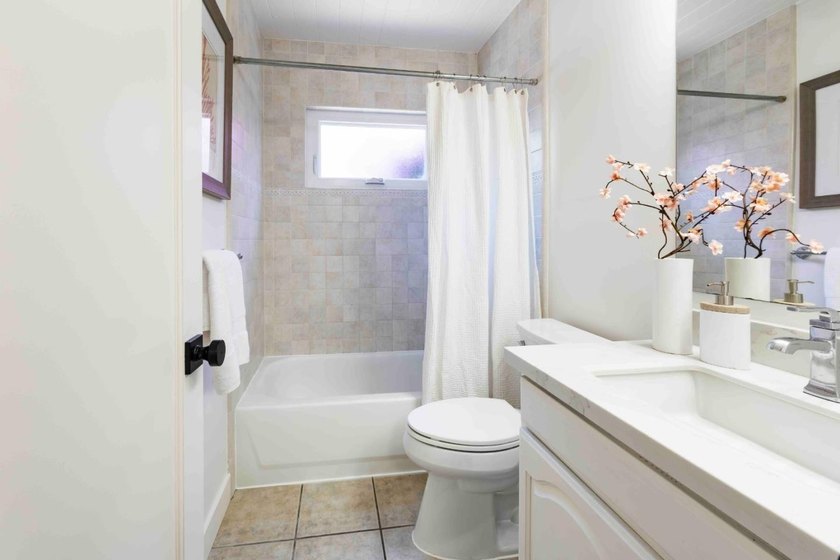 Set on a cul-de-sac in Midtown, this inviting home blends - photo 11
