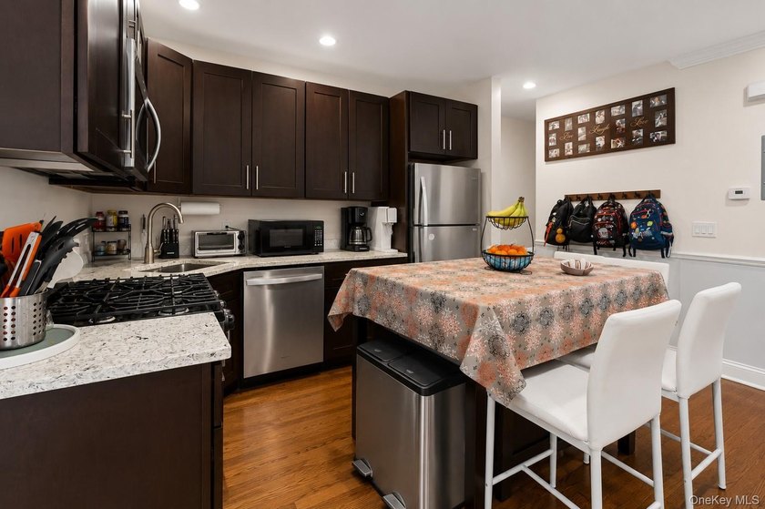 JUST LISTED! Spacious 5 Bedroom, 2 Full Bath Home in - photo 3