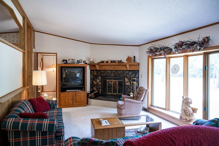 Spacious home on 5 private, quiet acres near Castle Rock Lake - photo 3
