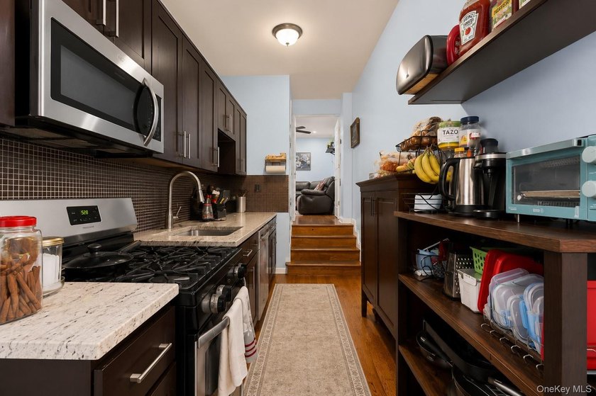 JUST LISTED! Spacious 5 Bedroom, 2 Full Bath Home in - photo 4