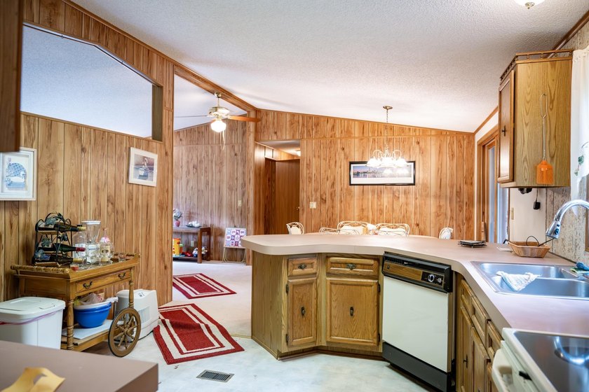 Spacious home on 5 private, quiet acres near Castle Rock Lake - photo 6