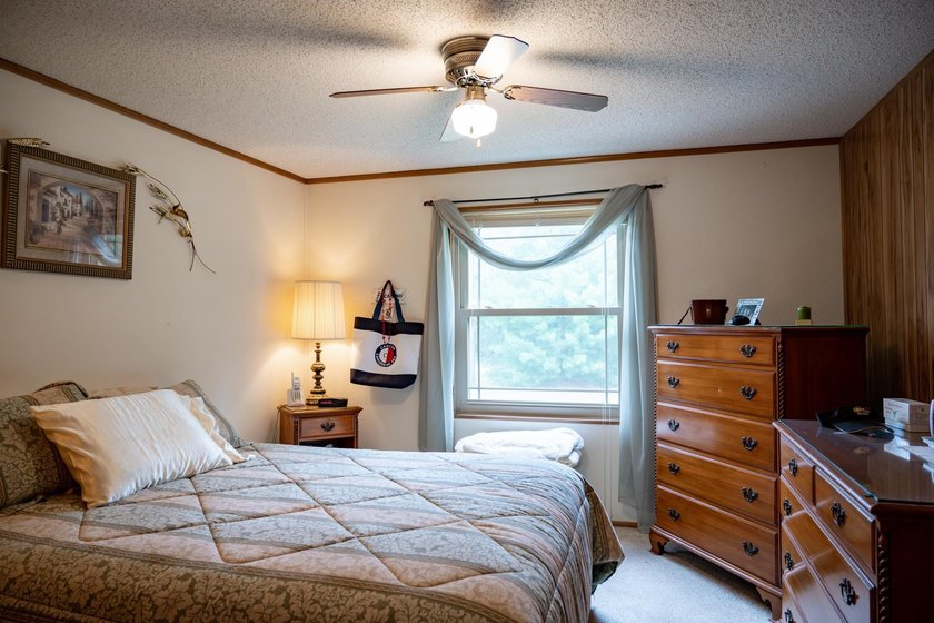 Spacious home on 5 private, quiet acres near Castle Rock Lake - photo 8