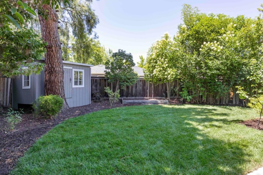 Set on a cul-de-sac in Midtown, this inviting home blends - photo 19