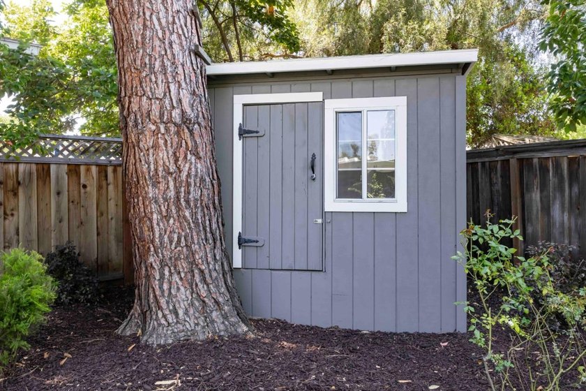 Set on a cul-de-sac in Midtown, this inviting home blends - photo 21