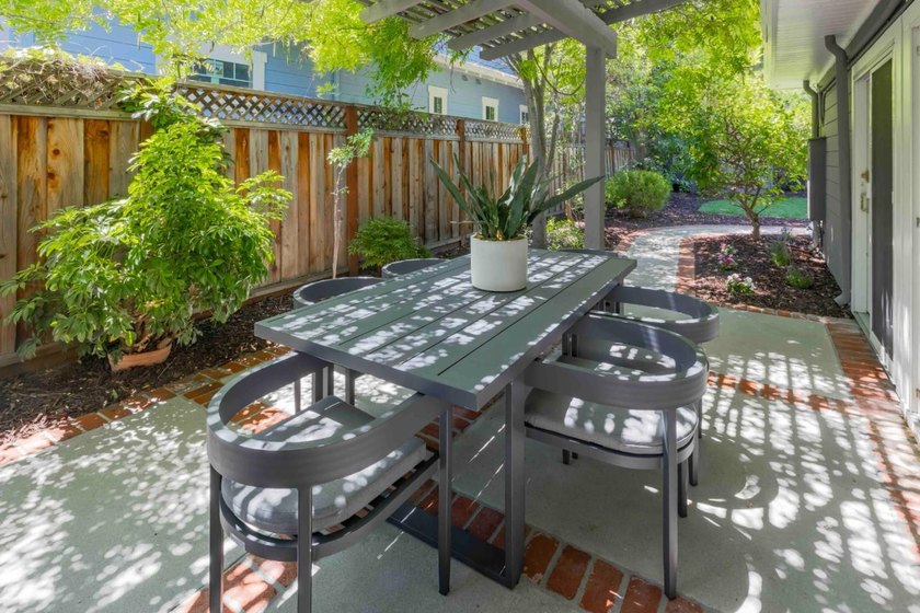 Set on a cul-de-sac in Midtown, this inviting home blends - photo 23