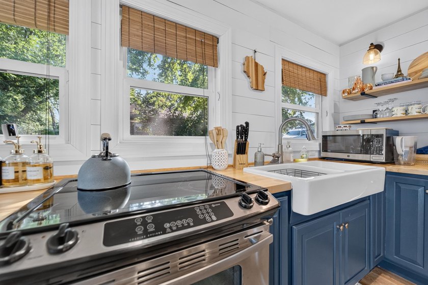 Escape to the lake with this charming 2-bedroom, 1-bath cabin - photo 9