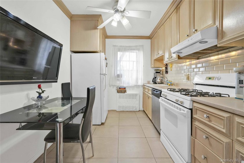 Welcome to Linden Towers Co-op in the heart of North Flushing! - photo 9