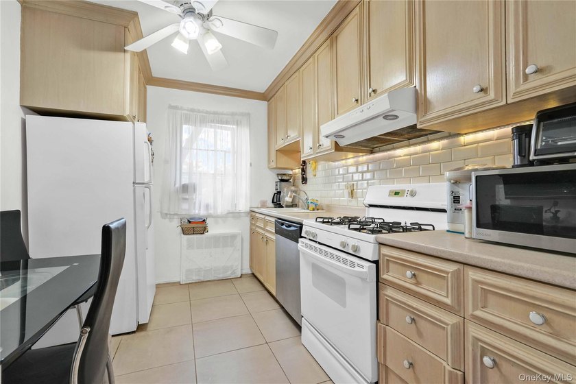 Welcome to Linden Towers Co-op in the heart of North Flushing! - photo 10