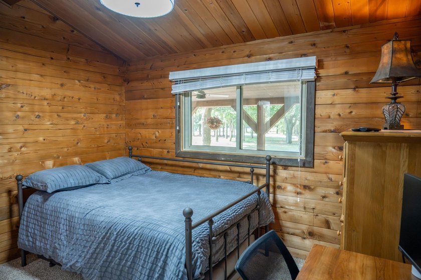 Enjoy 100 feet of owned frontage on Castle Rock Lake with this - photo 5