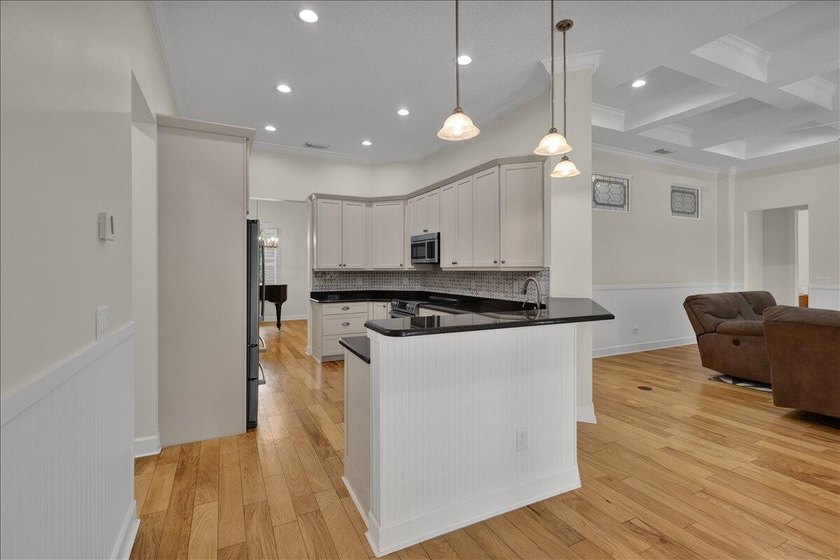 Exceptional estate property offers fabulous Key West style home - photo 31
