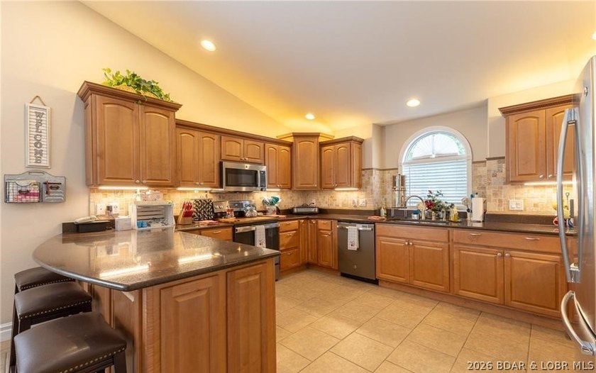 PRIME LOCATION in the heart of Osage Beach! IMPECCABLE - photo 12