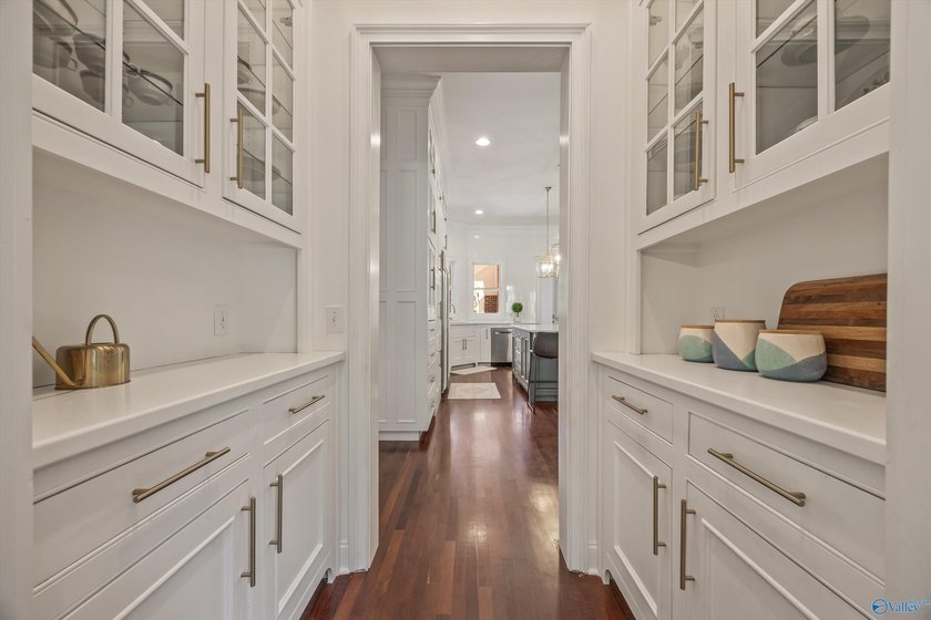 Luxurious lakefront living! You will love every square foot of - photo 12