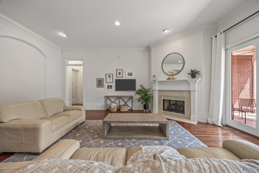 Luxurious lakefront living! You will love every square foot of - photo 15