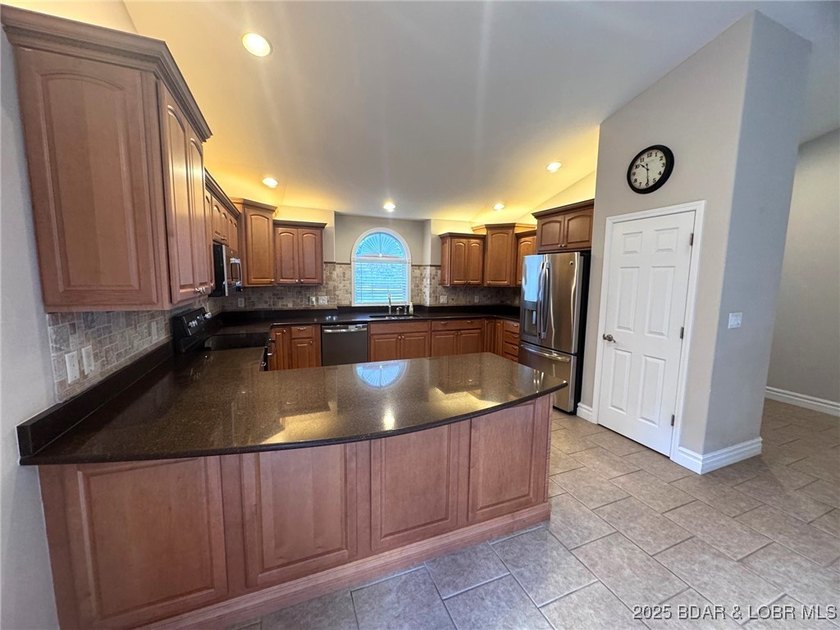 PRIME LOCATION in the heart of Osage Beach! IMPECCABLE - photo 16