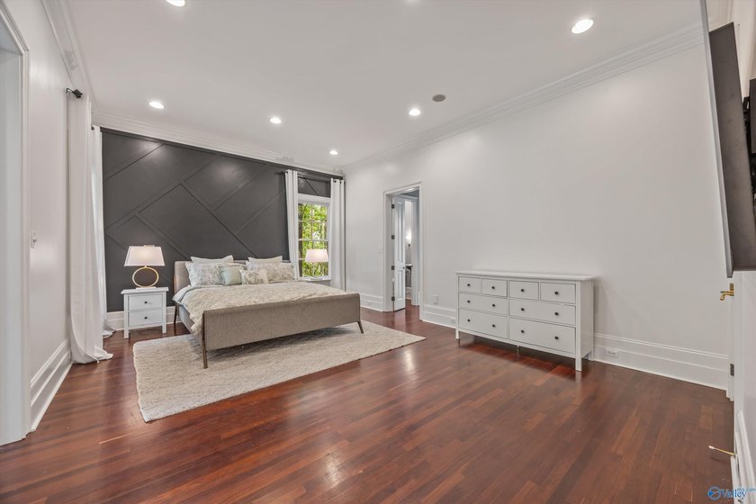 Luxurious lakefront living! You will love every square foot of - photo 17