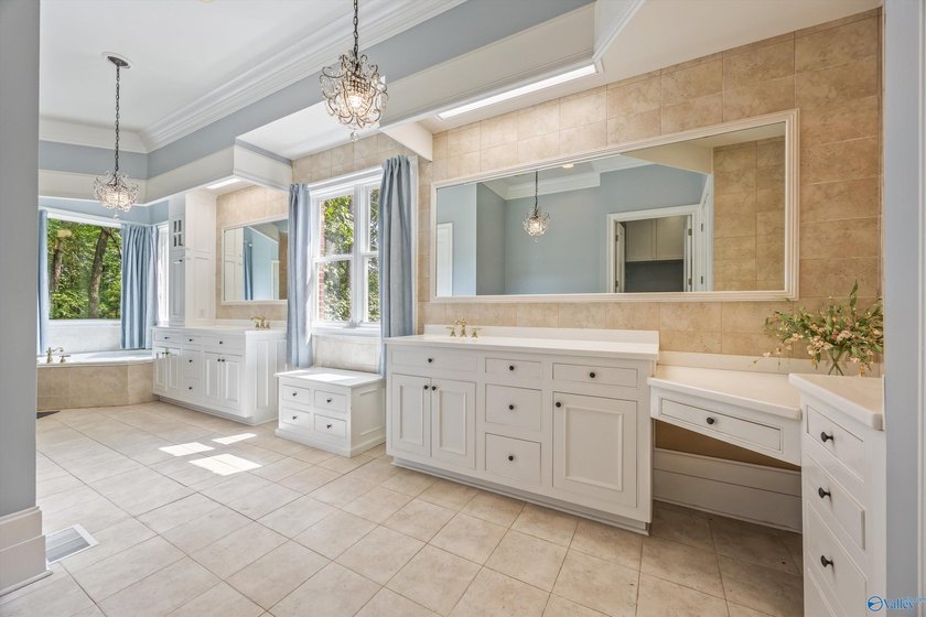 Luxurious lakefront living! You will love every square foot of - photo 20