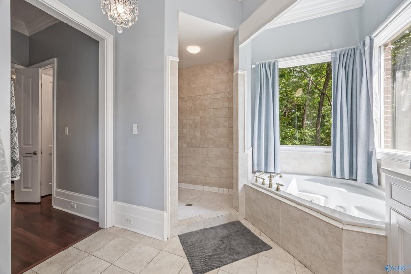 Luxurious lakefront living! You will love every square foot of - photo 21