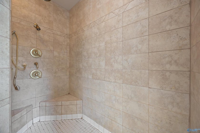 Luxurious lakefront living! You will love every square foot of - photo 22