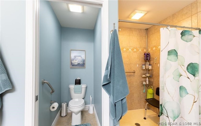 PRIME LOCATION in the heart of Osage Beach! IMPECCABLE - photo 24