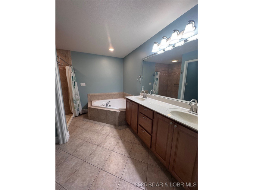 PRIME LOCATION in the heart of Osage Beach! IMPECCABLE - photo 25