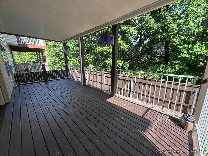 PRIME LOCATION in the heart of Osage Beach! IMPECCABLE - photo 37