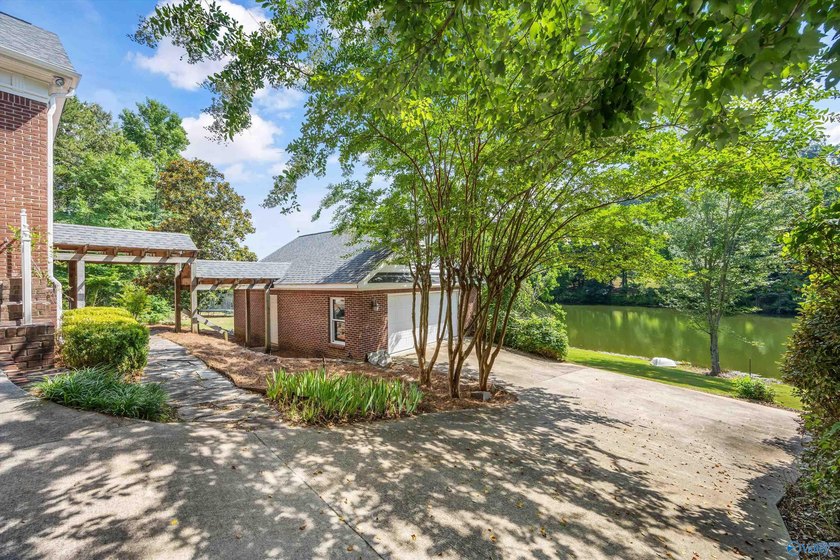 Luxurious lakefront living! You will love every square foot of - photo 38