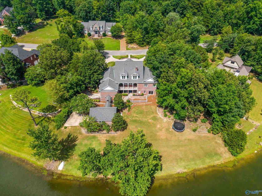 Luxurious lakefront living! You will love every square foot of - photo 41