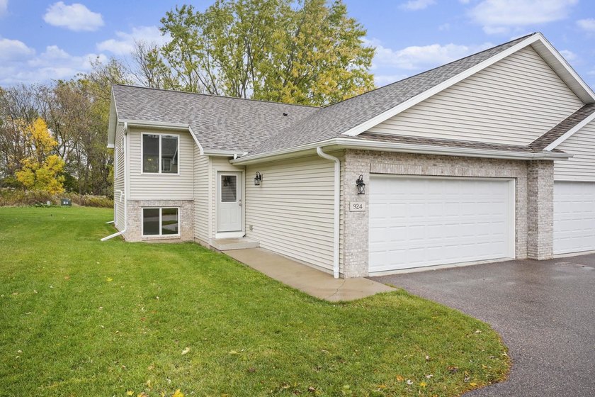 Fantastic investment opportunity featuring 4 ZERO-LOT LINE - photo 3