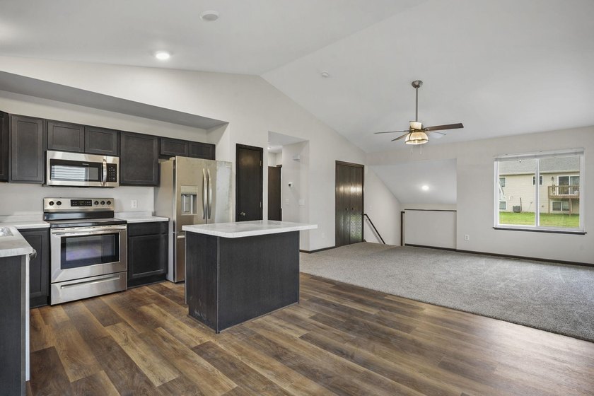 Fantastic investment opportunity featuring 4 ZERO-LOT LINE - photo 8