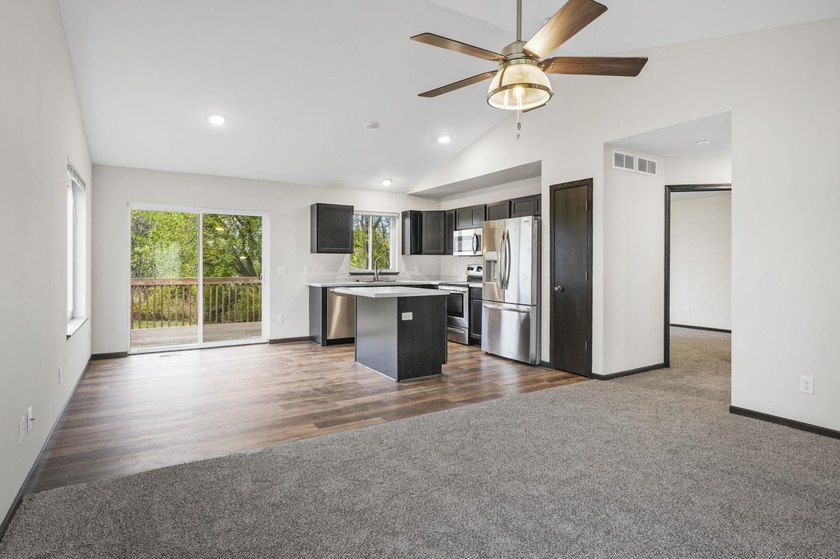 Fantastic investment opportunity featuring 4 ZERO-LOT LINE - photo 10