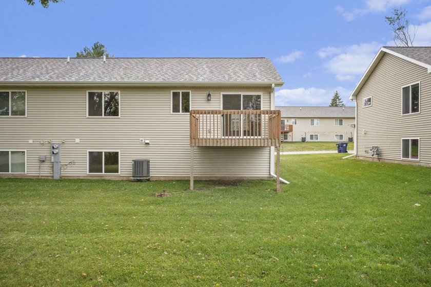 Breathtaking water views from this fully remodeled ZERO-LOT LINE - photo 5