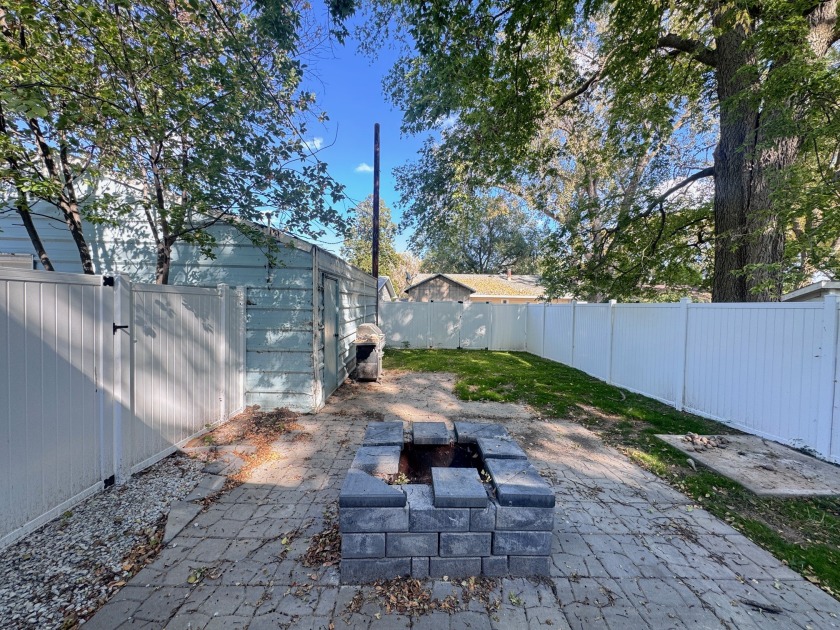 Updated two-level home with awesome indoor-outdoor flow! SOLD - photo 13