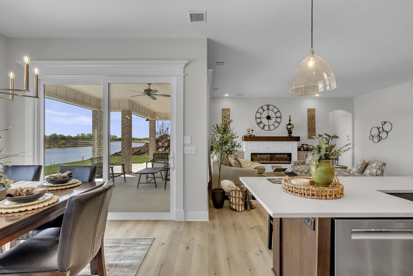 Seller will pay the first two years of HOA dues! This stunning - photo 11