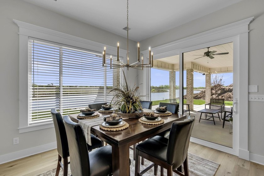 Seller will pay the first two years of HOA dues! This stunning - photo 13