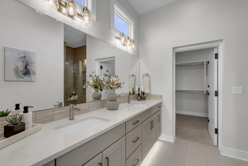 Seller will pay the first two years of HOA dues! This stunning - photo 16
