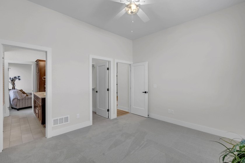 Seller will pay the first two years of HOA dues! This stunning - photo 20