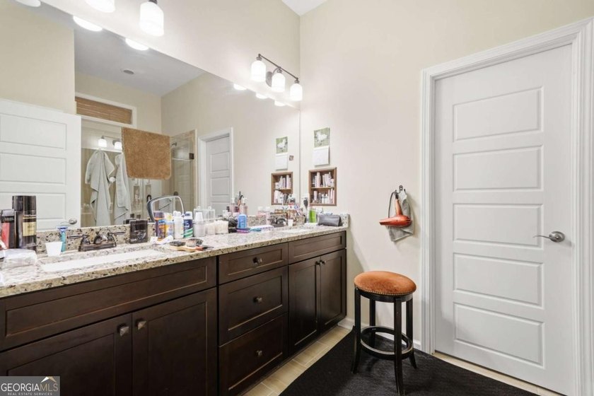 This true craftsman's style ranch located in the desirable lake - photo 21