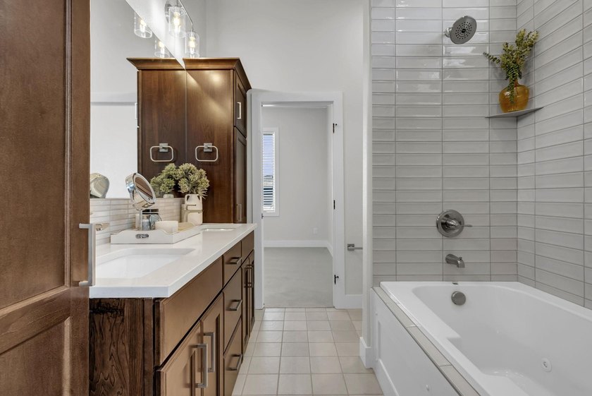 Seller will pay the first two years of HOA dues! This stunning - photo 22