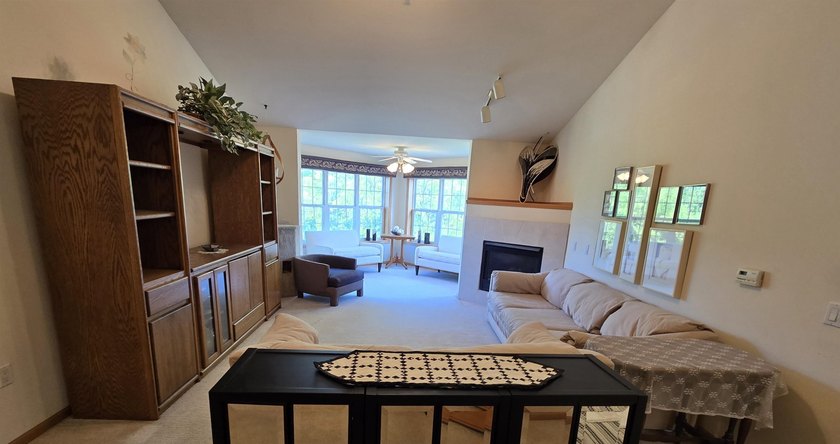 Discover your new home in this charming third floor condo - photo 4