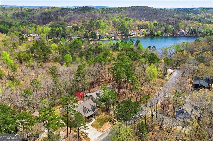 This true craftsman's style ranch located in the desirable lake - photo 25