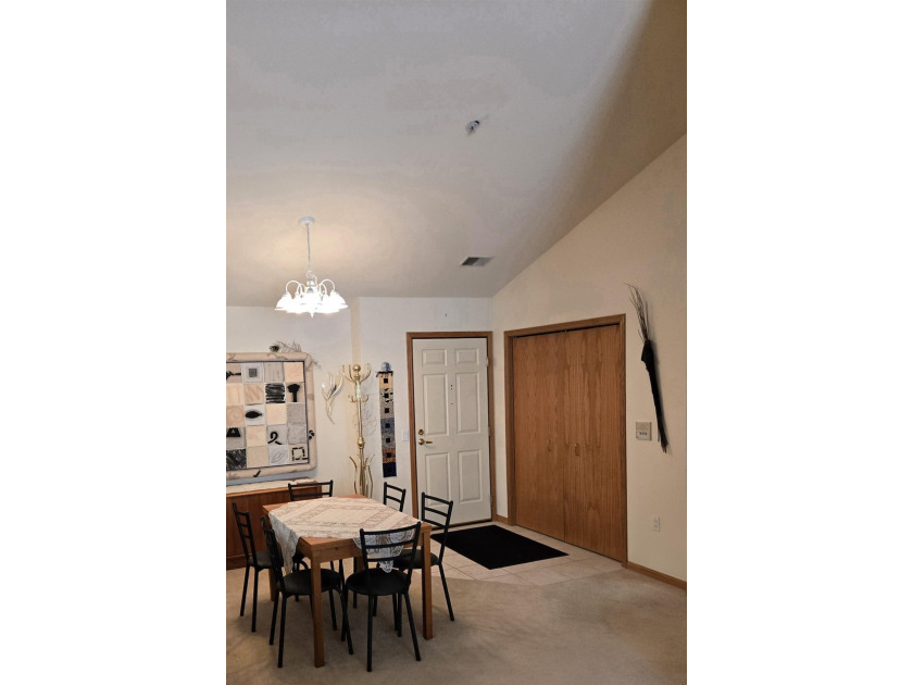 Discover your new home in this charming third floor condo - photo 6