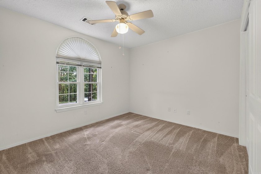 Private and spacious home surrounded by nature on all sides! - photo 10