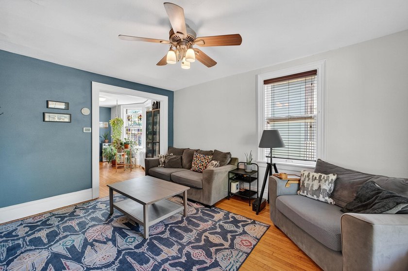 Perfect house in a prime location!! Welcome home to this - photo 7
