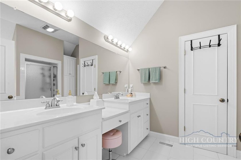 Welcome to 123 Cora's Path, a beautifully designed mountain - photo 11