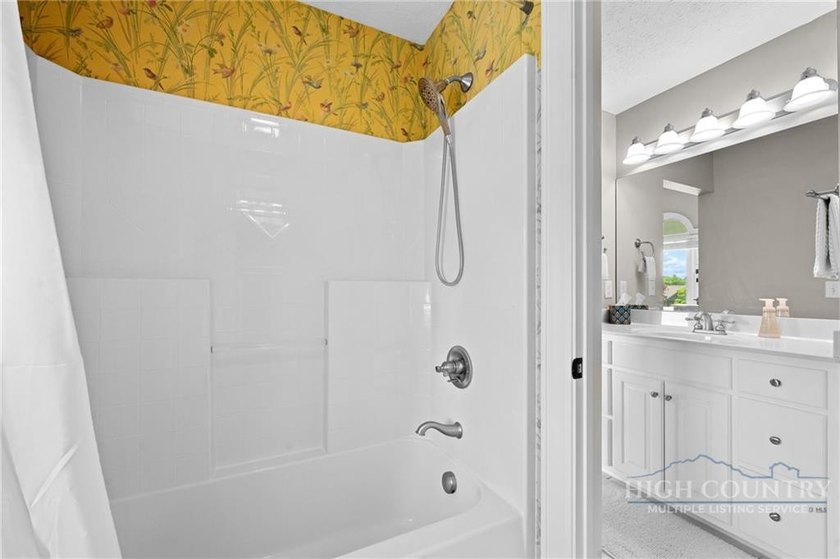 Welcome to 123 Cora's Path, a beautifully designed mountain - photo 22